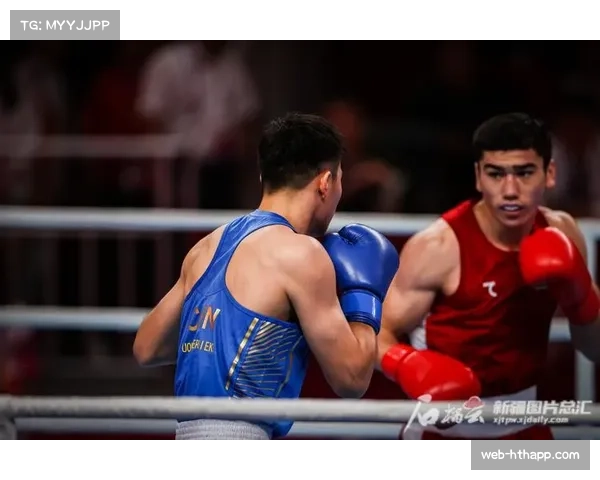 新疆拳手托合塔尔别克首日轻松晋级 展现强劲实力