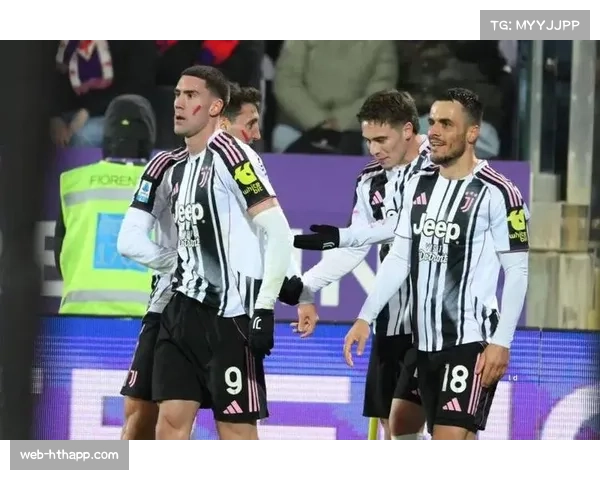 尤文图斯球迷客场高歌,比萨主场气氛火爆 尤文图斯球迷客场高歌,比萨主场气氛火爆